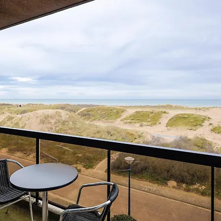 In Koksijde Near Sandy Beaches, Cleaning Included Appartement *