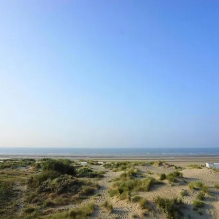 In Koksijde Near Sandy Beaches, Cleaning Included Appartement *